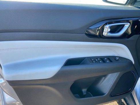 Used 2024 Jeep Compass Limited image 17