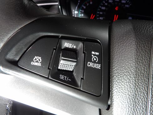 Used 2021 Chevrolet Trax LT w/ Driver Confidence Package FWD image 17