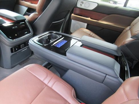 Used 2024 Lincoln Navigator L Reserve AWD/4WD image 15