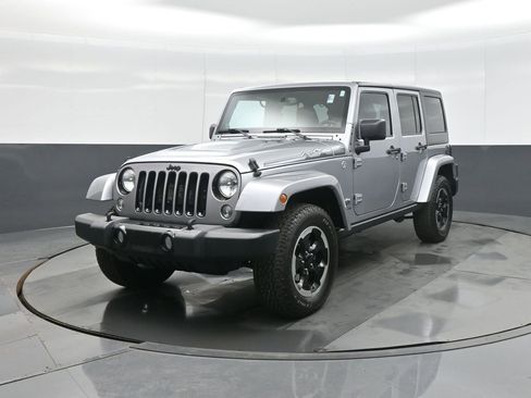Used 2014 Jeep Wrangler Unlimited Sahara image 3