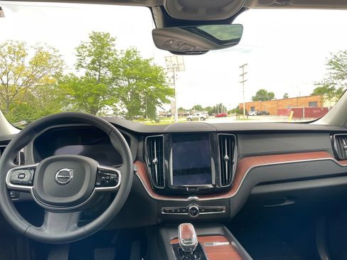 Used 2023 Volvo XC60 T8 Ultimate AWD/4WD image 12