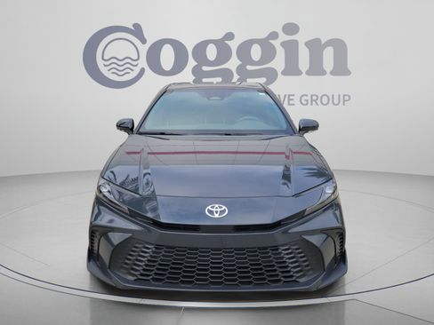 Used 2026 Toyota Camry SE FWD image 5