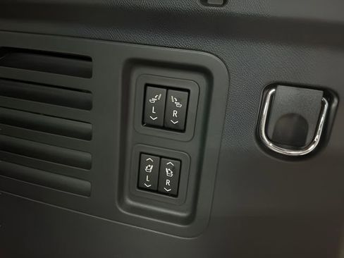 New 2026 Chevrolet Traverse High Country FWD image 11