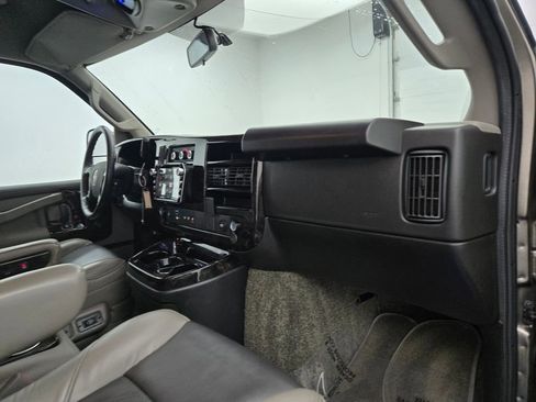 Used 2023 GMC Savana 2500 image 33