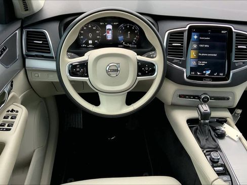 Used 2021 Volvo XC90 T5 Momentum w/ Climate Package image 6