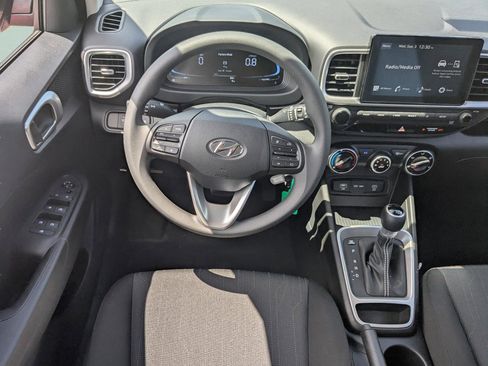 New 2025 Hyundai Venue SE image 17