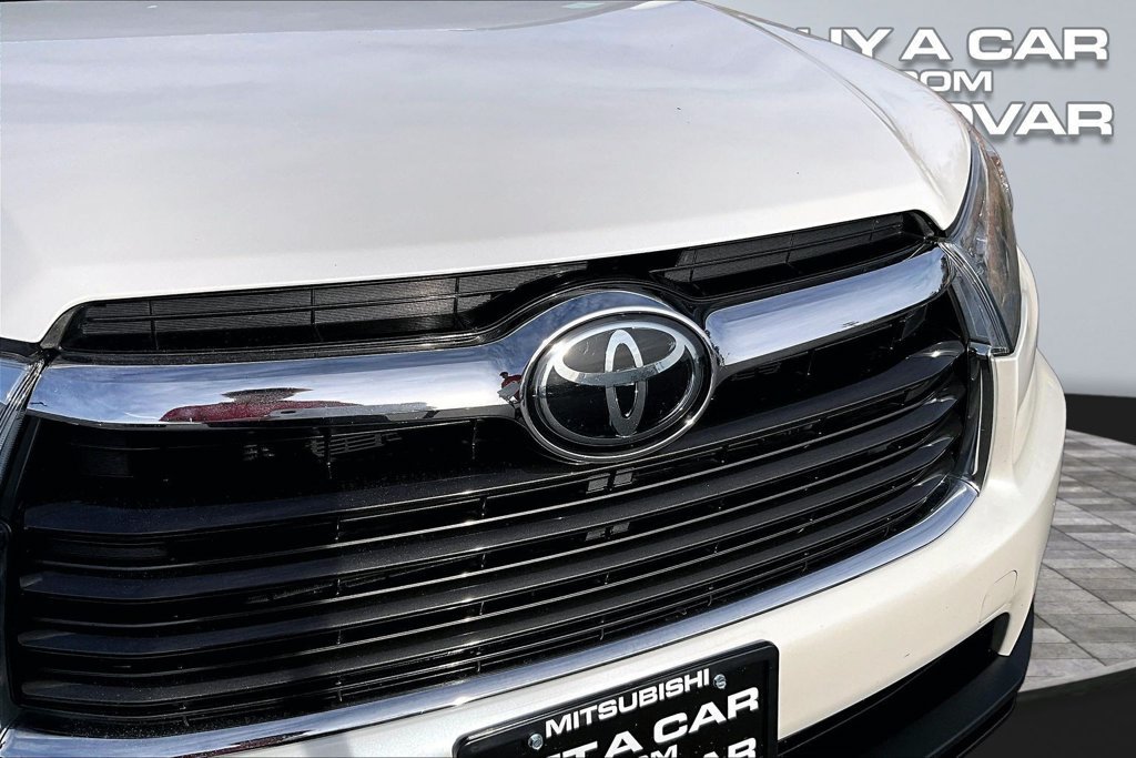 Used 2016 Toyota Highlander Limited w/ Driver Technology Package AWD/4WD image 29