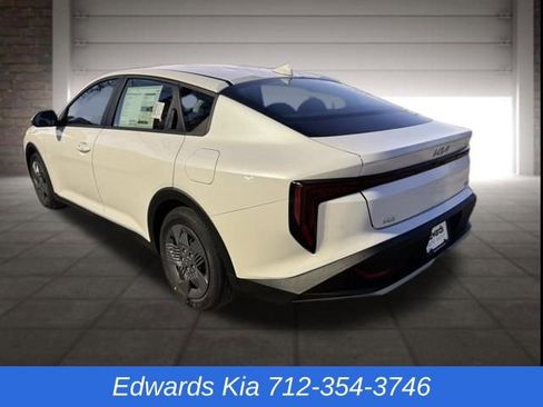 New 2026 Kia K4 LX image 8