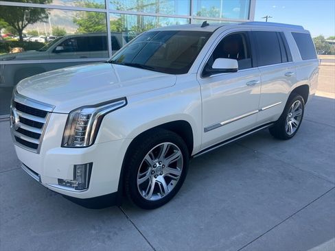 Used 2015 Cadillac Escalade Premium RWD image 4