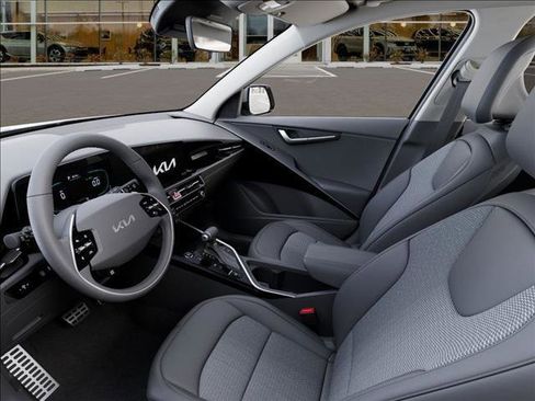 New 2025 Kia Niro EX Touring image 17