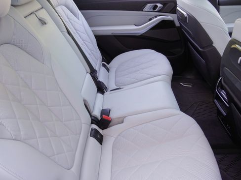 Used 2024 BMW X7 xDrive40i w/ Executive Package AWD/4WD image 36