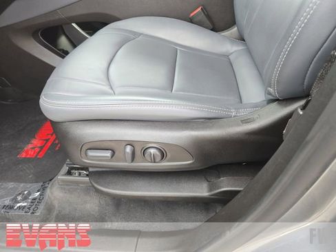 Used 2023 Buick Enclave Essence AWD/4WD image 19