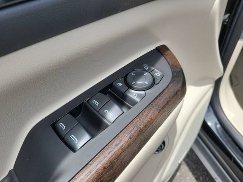 Used 2023 GMC Acadia Denali w/ Denali Ultimate Package FWD image 22
