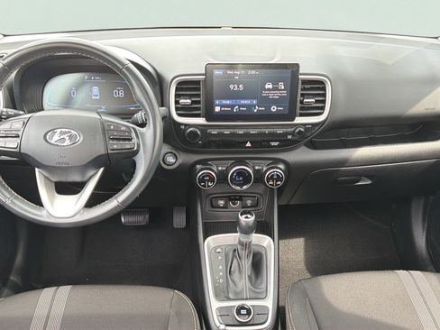 Used 2024 Hyundai Venue SEL FWD image 14