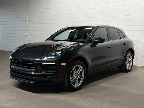 Used 2025 Porsche Macan image 1
