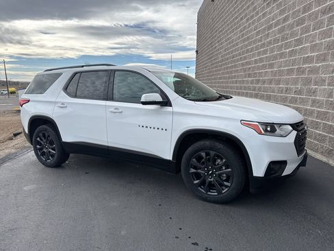 Used 2021 Chevrolet Traverse RS image 1