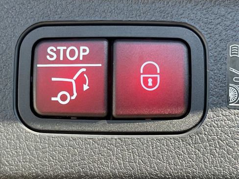 Used 2025 Mercedes-Benz GLE 350 4MATIC image 11