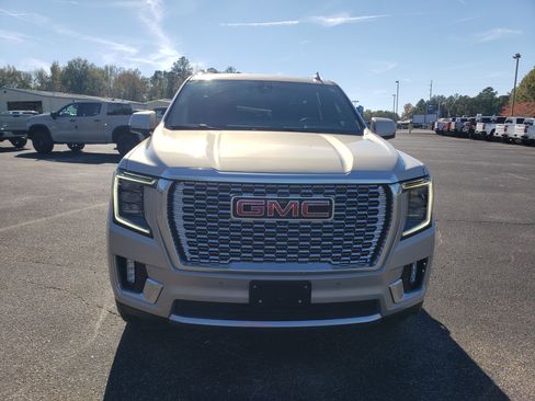 Used 2021 GMC Yukon Denali w/ Denali Premium Package image 7