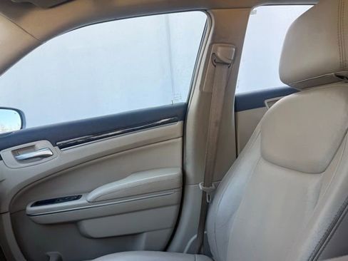 Used 2014 Chrysler 300 w/ Driver Convenience Group image 27