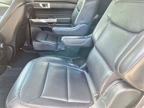 Used 2020 Ford Explorer XLT w/ Equipment Group 202A RWD image 15