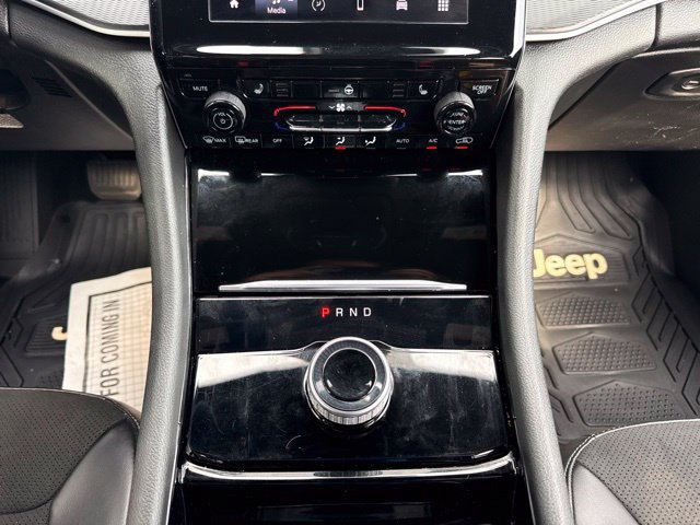 Used 2023 Jeep Grand Cherokee L Laredo AWD/4WD image 17
