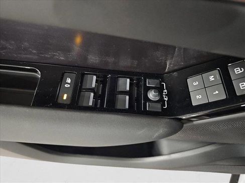 New 2026 Land Rover Range Rover Velar Dynamic SE image 26