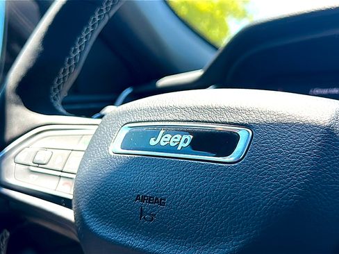 Used 2024 Jeep Grand Cherokee L Limited w/ Black Appearance Package AWD/4WD image 32