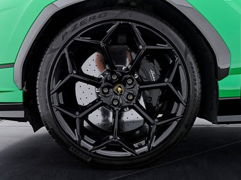 Used 2023 Lamborghini Urus Performante AWD/4WD image 3