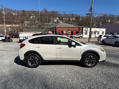 Used 2014 Subaru Crosstrek 2.0i Premium w/ Moonroof Package image 9