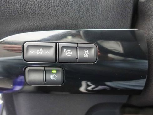 Certified 2017 Toyota Prius Two image 17