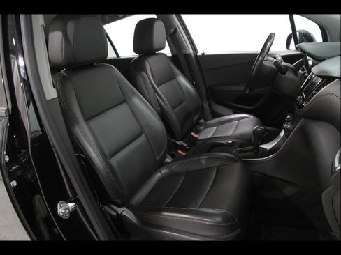 Certified 2022 Chevrolet Trax LT w/ Premium Seat Package image 16