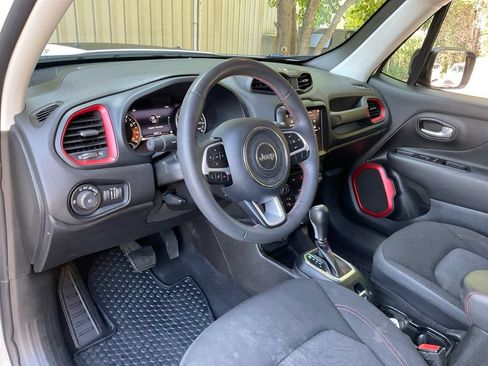 Used 2023 Jeep Renegade Trailhawk AWD/4WD image 21