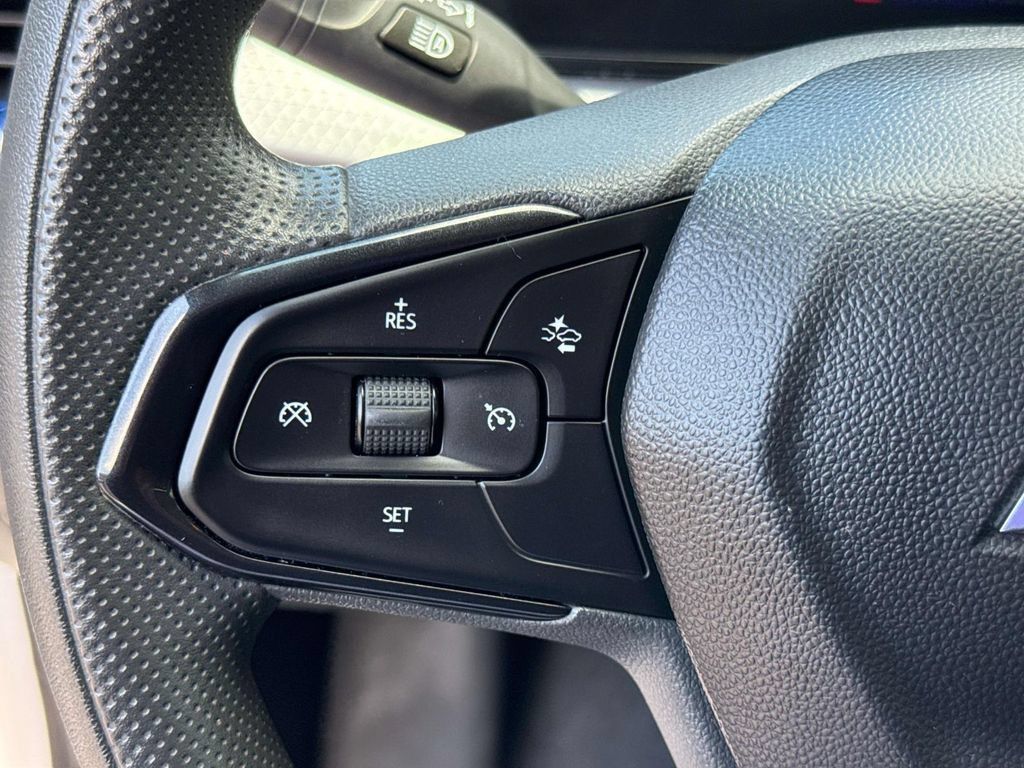Used 2024 Chevrolet Trax LT FWD image 21