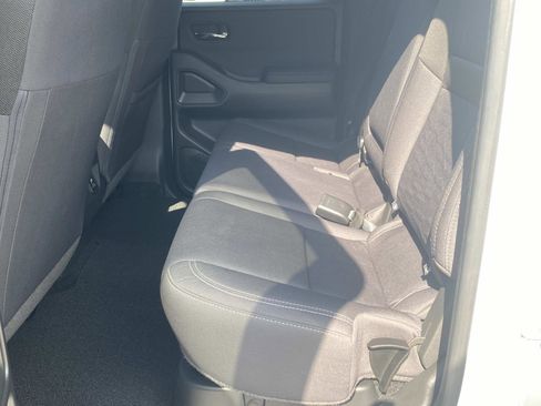 Used 2024 Nissan Frontier SV w/ Technology Package image 9