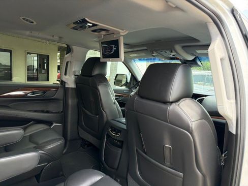 Used 2019 Cadillac Escalade Premium Luxury RWD image 30