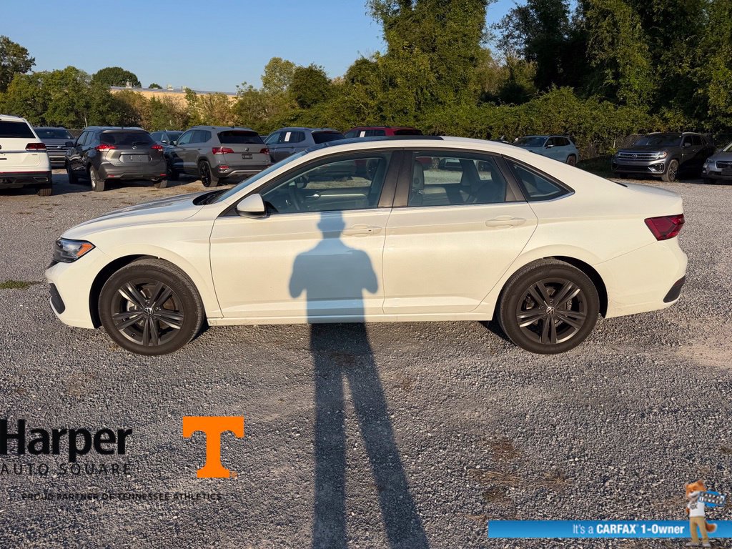 Used 2024 Volkswagen Jetta SE w/ Panoramic Sunroof Package FWD image 2