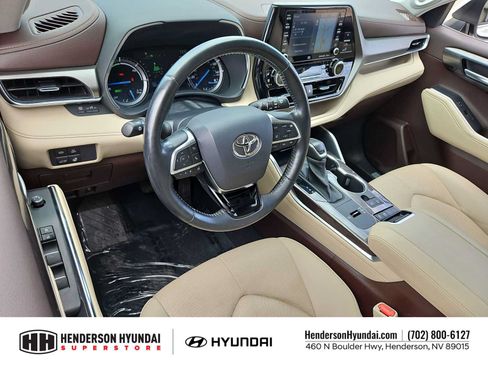 Used 2021 Toyota Highlander Limited FWD image 10
