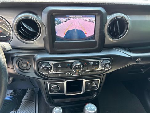 Used 2022 Jeep Wrangler Sport AWD/4WD image 16