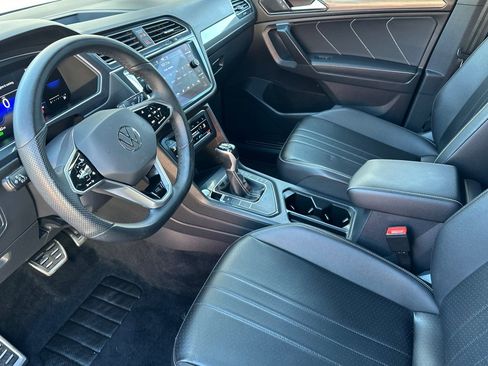 Certified 2022 Volkswagen Tiguan SE R-Line image 10