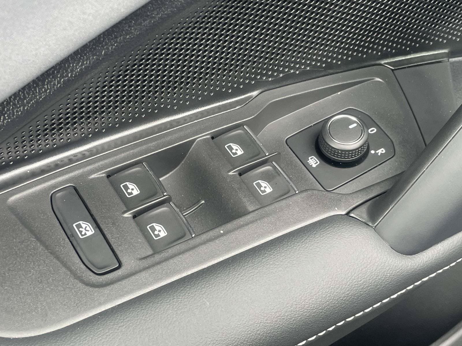 New 2026 Volkswagen Tiguan SE R-Line AWD/4WD image 16