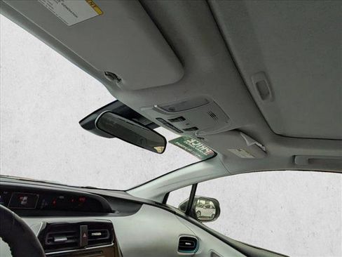 Used 2017 Toyota Prius Three image 19