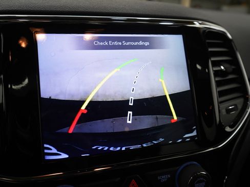 Used 2019 Jeep Grand Cherokee Altitude AWD/4WD image 28