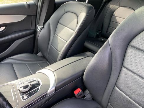 Used 2019 Mercedes-Benz GLC 300 4MATIC w/ Premium Package image 37