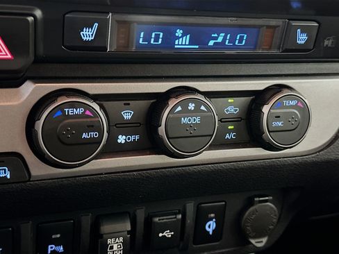 Used 2022 Toyota Tacoma Limited RWD image 24