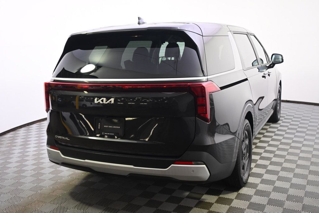 Used 2025 Kia Carnival FWD image 6