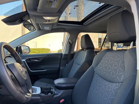 Used 2021 Toyota RAV4 XLE image 9