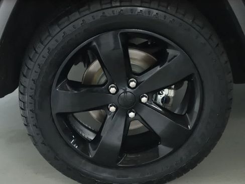 Used 2014 Jeep Grand Cherokee Altitude AWD/4WD image 12