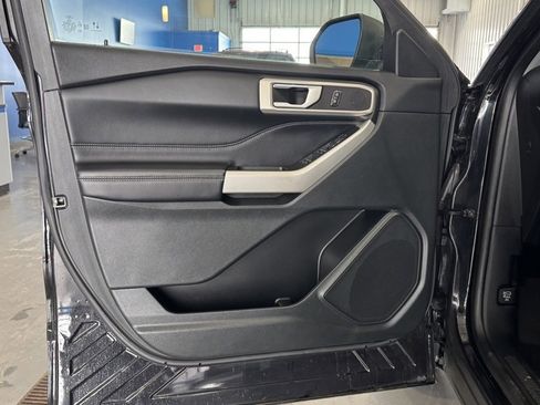 Used 2023 Ford Explorer XLT w/ Equipment Group 202A image 9