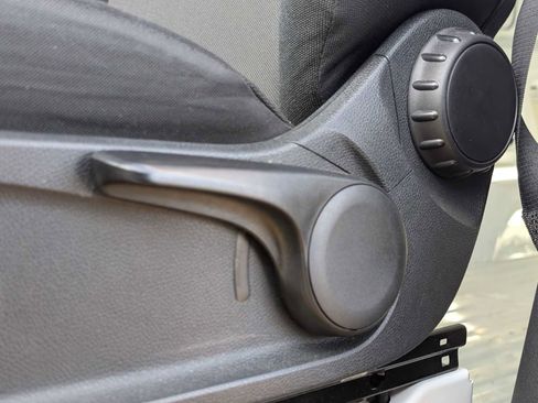 Used 2025 Mercedes-Benz Sprinter 2500 image 28