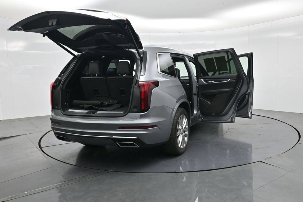 Used 2023 Cadillac XT6 Premium Luxury FWD image 4
